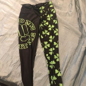 Medium clover FMFM leggings